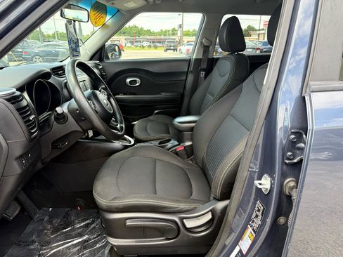 Used 2016 Kia Soul + image 7