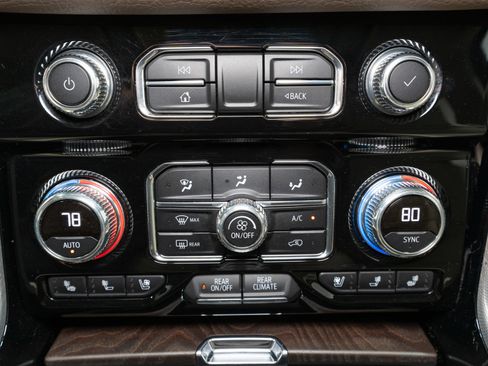 Used 2021 GMC Yukon Denali w/ Denali Premium Package image 24