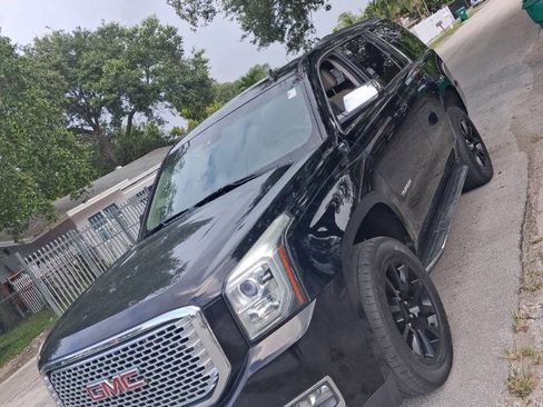Used 2015 GMC Yukon SLT AWD/4WD image 1