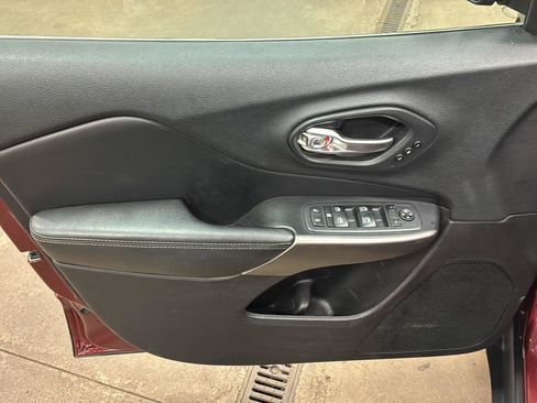 Used 2020 Jeep Cherokee Limited w/ Technology Group FWD image 4