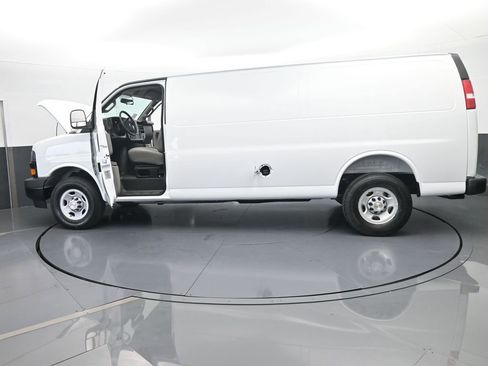 New 2026 Chevrolet Express 2500 Extended image 37