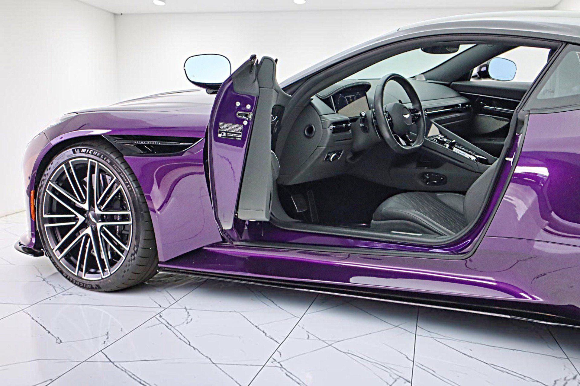 Used 2024 Aston Martin DB12 Coupe RWD image 5