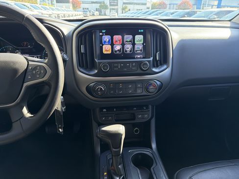 Used 2018 Chevrolet Colorado Z71 RWD image 30