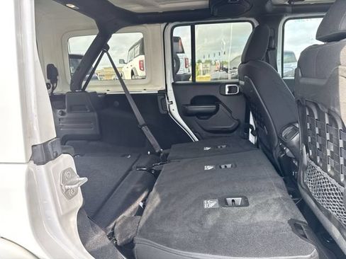 Used 2018 Jeep Wrangler Unlimited Rubicon AWD/4WD image 16