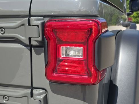 Used 2021 Jeep Wrangler Unlimited Rubicon AWD/4WD image 8