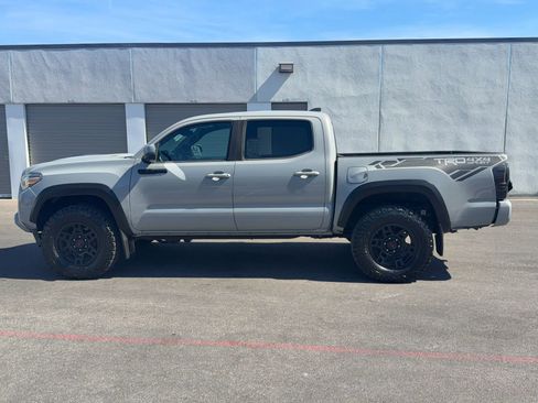 Used 2019 Toyota Tacoma TRD Sport AWD/4WD image 3