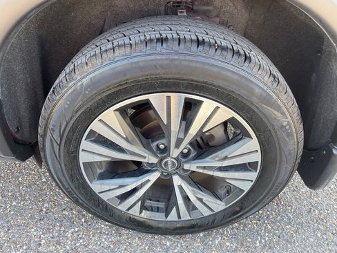 Certified 2023 Nissan Rogue SV FWD image 17