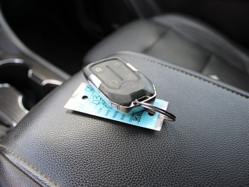 Used 2019 GMC Acadia SLT image 30