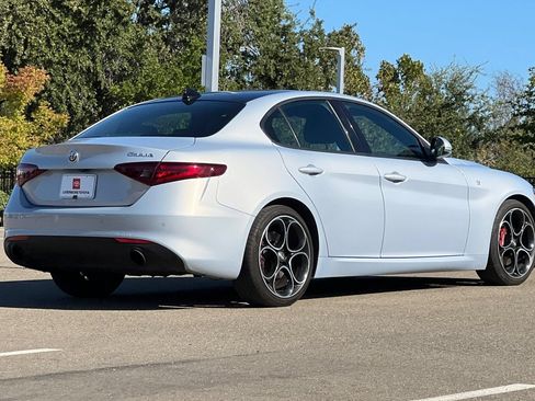 Used 2022 Alfa Romeo Giulia Ti RWD image 4