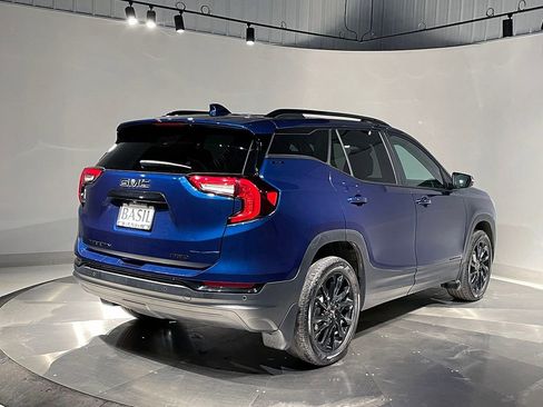 Used 2023 GMC Terrain SLE w/ Driver Convenience Package image 11