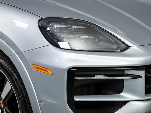 New 2026 Porsche Cayenne Base image 38