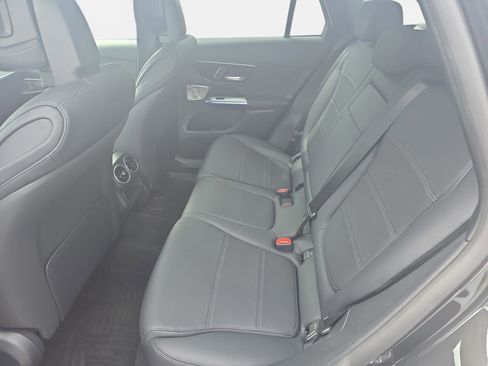 Used 2025 Mercedes-Benz GLC 300 4MATIC image 14