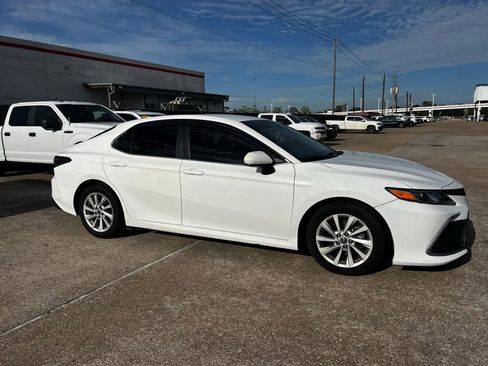 Used 2022 Toyota Camry LE image 4