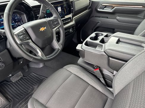 Used 2025 Chevrolet Silverado 2500 LT w/ Convenience Package AWD/4WD image 5