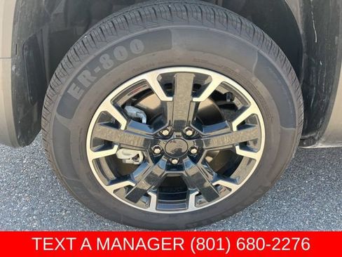 Used 2023 Jeep Renegade Latitude w/ Sun/Sound Group AWD/4WD image 9