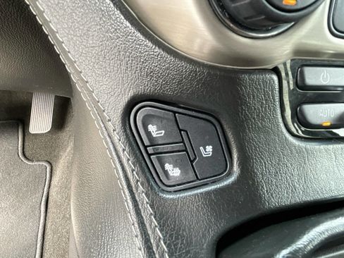 Used 2018 GMC Yukon Denali image 20