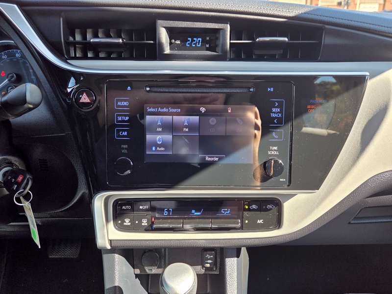 Used 2018 Toyota Corolla LE FWD image 29