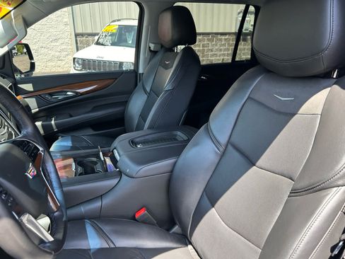 Used 2019 Cadillac Escalade Premium Luxury AWD/4WD image 13