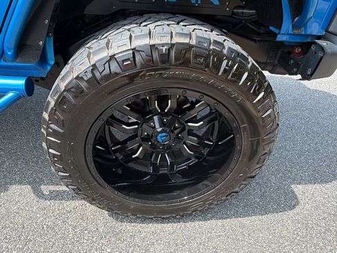 Used 2016 Jeep Wrangler Unlimited Rubicon AWD/4WD image 12
