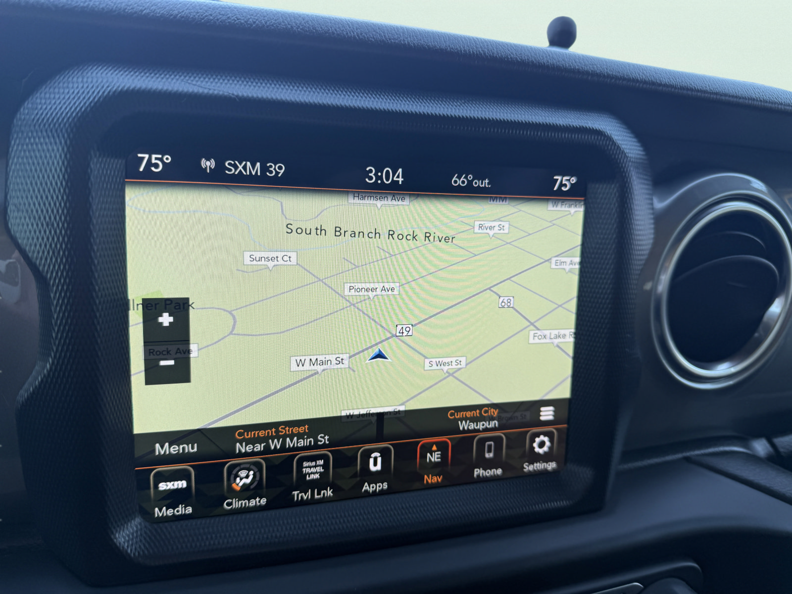 Used 2021 Jeep Wrangler Unlimited Sahara w/ Dual Top Group AWD/4WD image 24