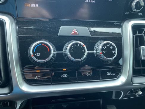 Used 2022 Kia Sorento LX FWD image 18