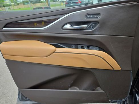 Used 2021 Cadillac Escalade Premium Luxury AWD/4WD image 15