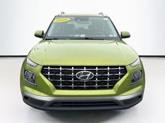Used 2020 Hyundai Venue SEL video 2