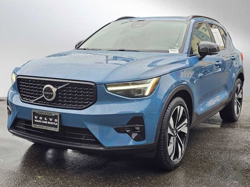 Certified 2023 Volvo XC40 B5 Ultimate w/ Protection Package Premier AWD/4WD image 7