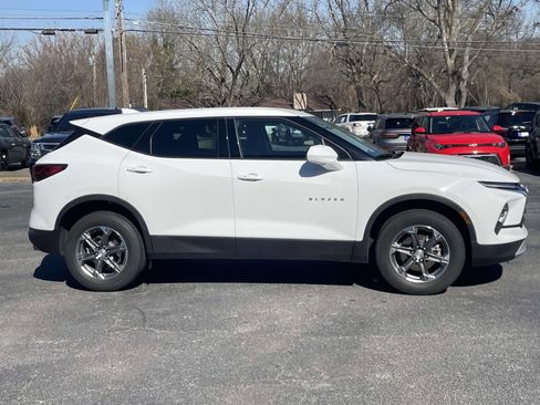 Used 2023 Chevrolet Blazer LT image 2