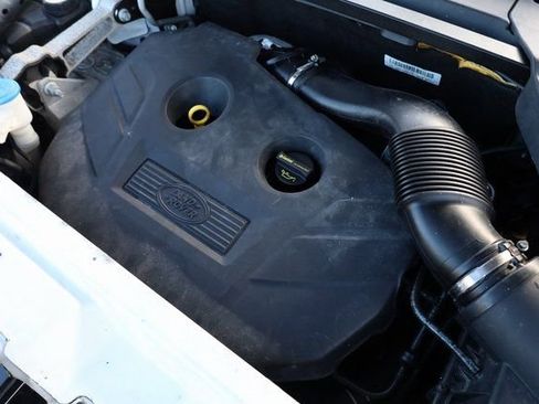 Used 2017 Land Rover Discovery Sport SE image 9