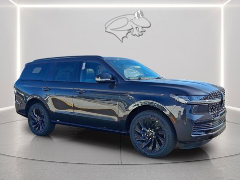 New 2025 Lincoln Navigator Reserve w/ Jet Appearance Package image 5