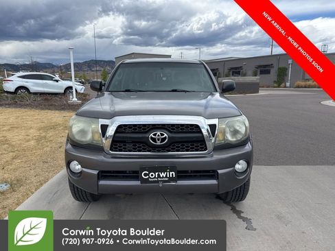 Used 2011 Toyota Tacoma 4x4 Double Cab w/ TRD Off-Road Pkg image 2