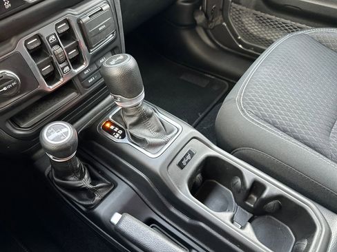 Used 2021 Jeep Wrangler Unlimited Sport image 11