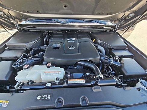 Used 2024 Lexus GX 550 w/ Accessory Package (31) image 12