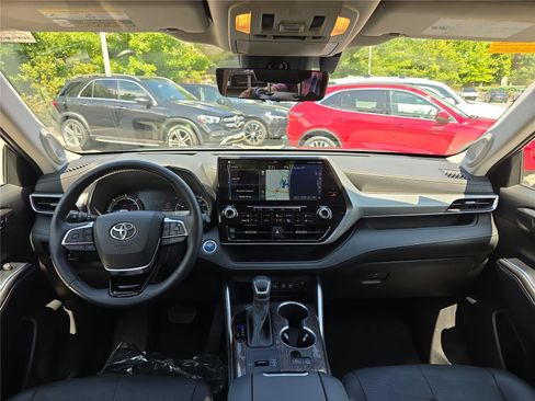 Used 2021 Toyota Highlander Platinum AWD/4WD image 17