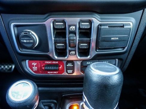 Used 2020 Jeep Gladiator Rubicon w/ Cold Weather Group image 5