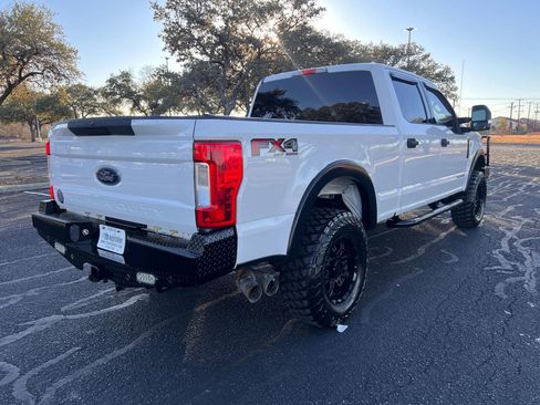 Used 2017 Ford F250 XLT w/ FX4 Off-Road Package image 4