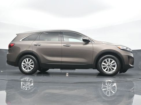 Used 2019 Kia Sorento LX w/ LX Convenience Package image 22