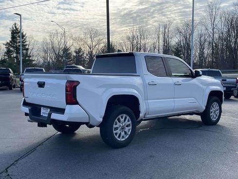 Used 2025 Toyota Tacoma SR5 image 5