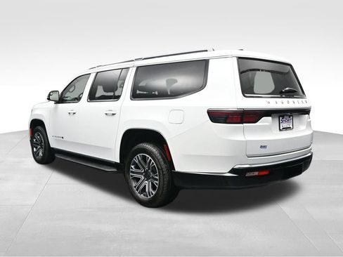 Used 2024 Jeep Wagoneer L Series II AWD/4WD image 3