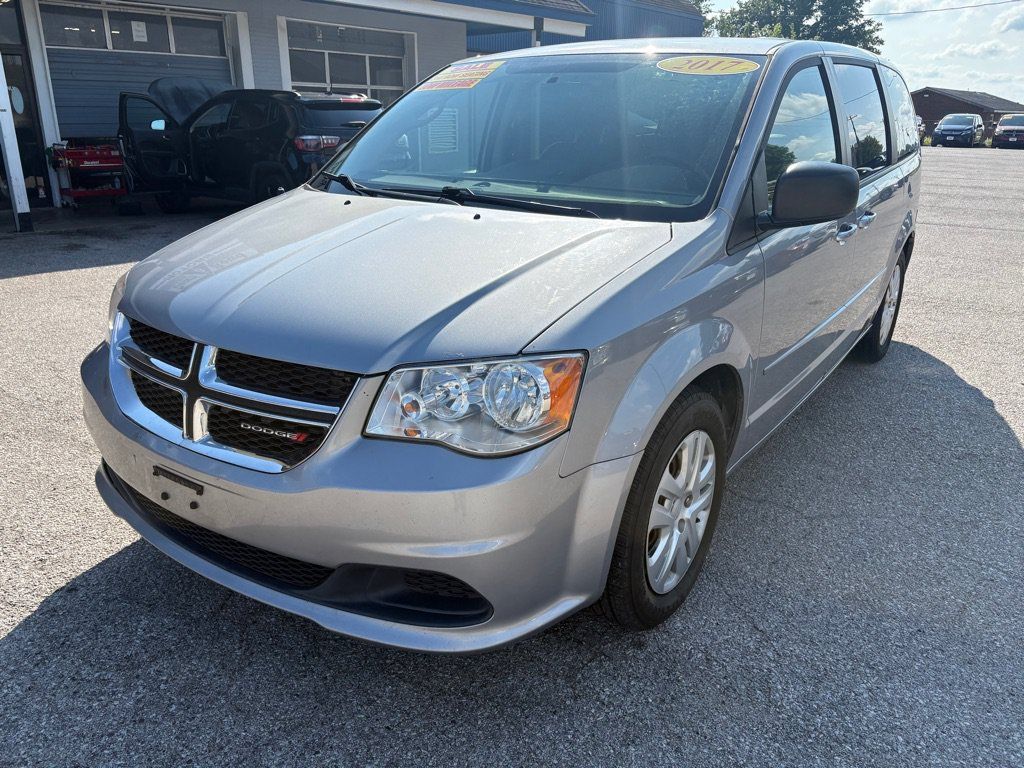 Used 2017 Dodge Grand Caravan SE w/ UConnect Hands-Free Group FWD image 7