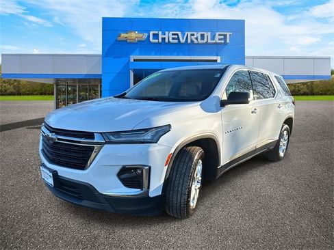 Used 2023 Chevrolet Traverse LS image 1