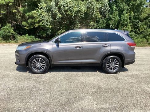 Used 2019 Toyota Highlander XLE image 6