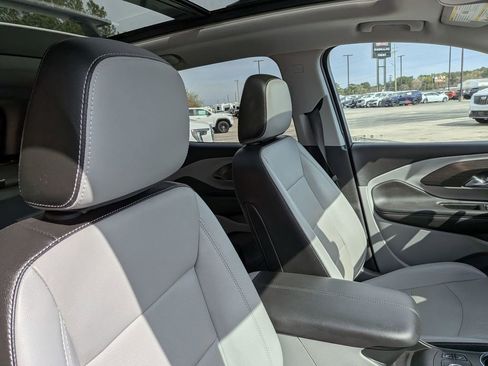 Used 2023 GMC Terrain SLT w/ Tech Package image 28