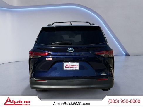 Used 2022 Toyota Sienna XLE image 4