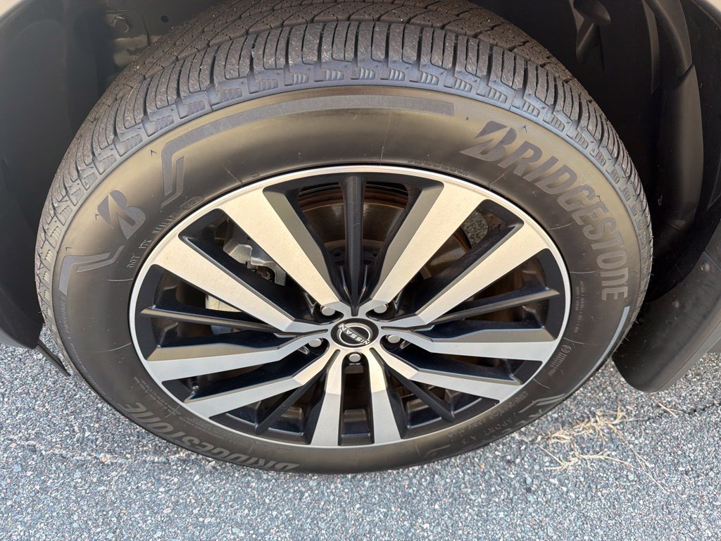 Used 2025 Nissan Pathfinder Platinum AWD/4WD image 12