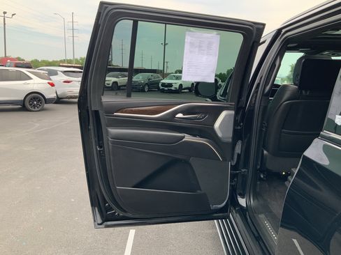 Used 2022 Cadillac Escalade ESV Sport Platinum AWD/4WD image 17