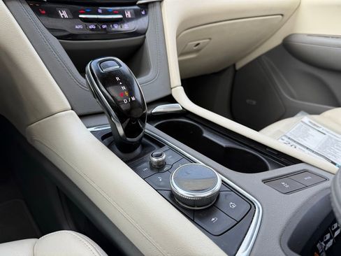 Used 2020 Cadillac XT6 Premium Luxury image 13