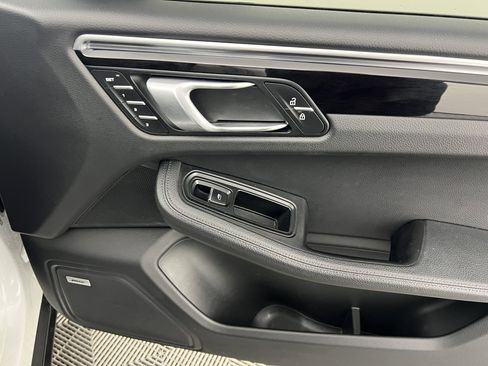 Used 2020 Porsche Macan S image 24