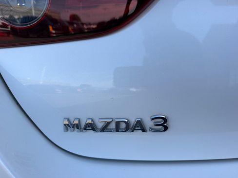 Used 2019 MAZDA MAZDA3 Sedan FWD image 24